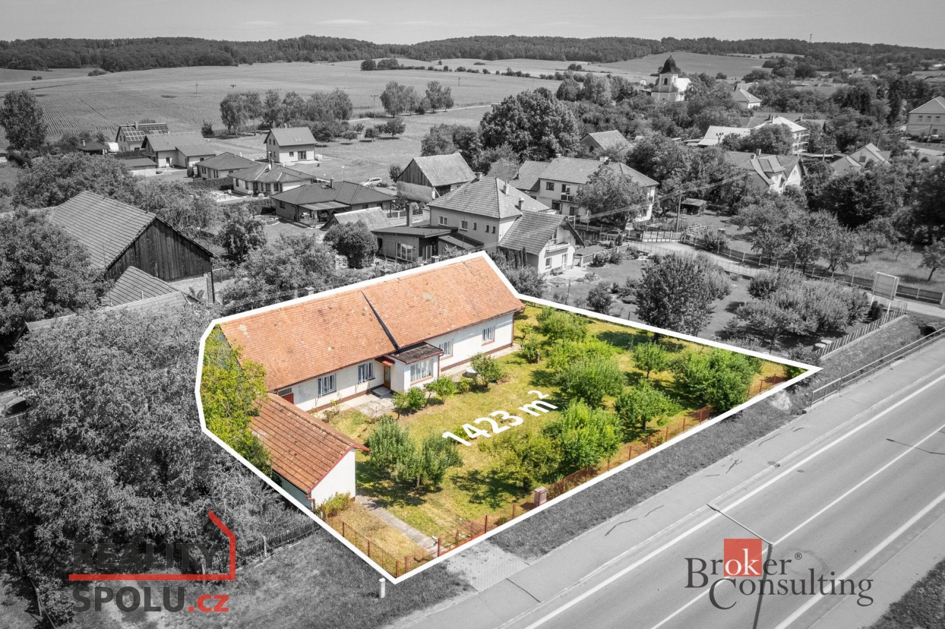 Rodinný dům dispozičně 3+1 a 1+1, garáž, přístavky a velká zahrada 1.423m²