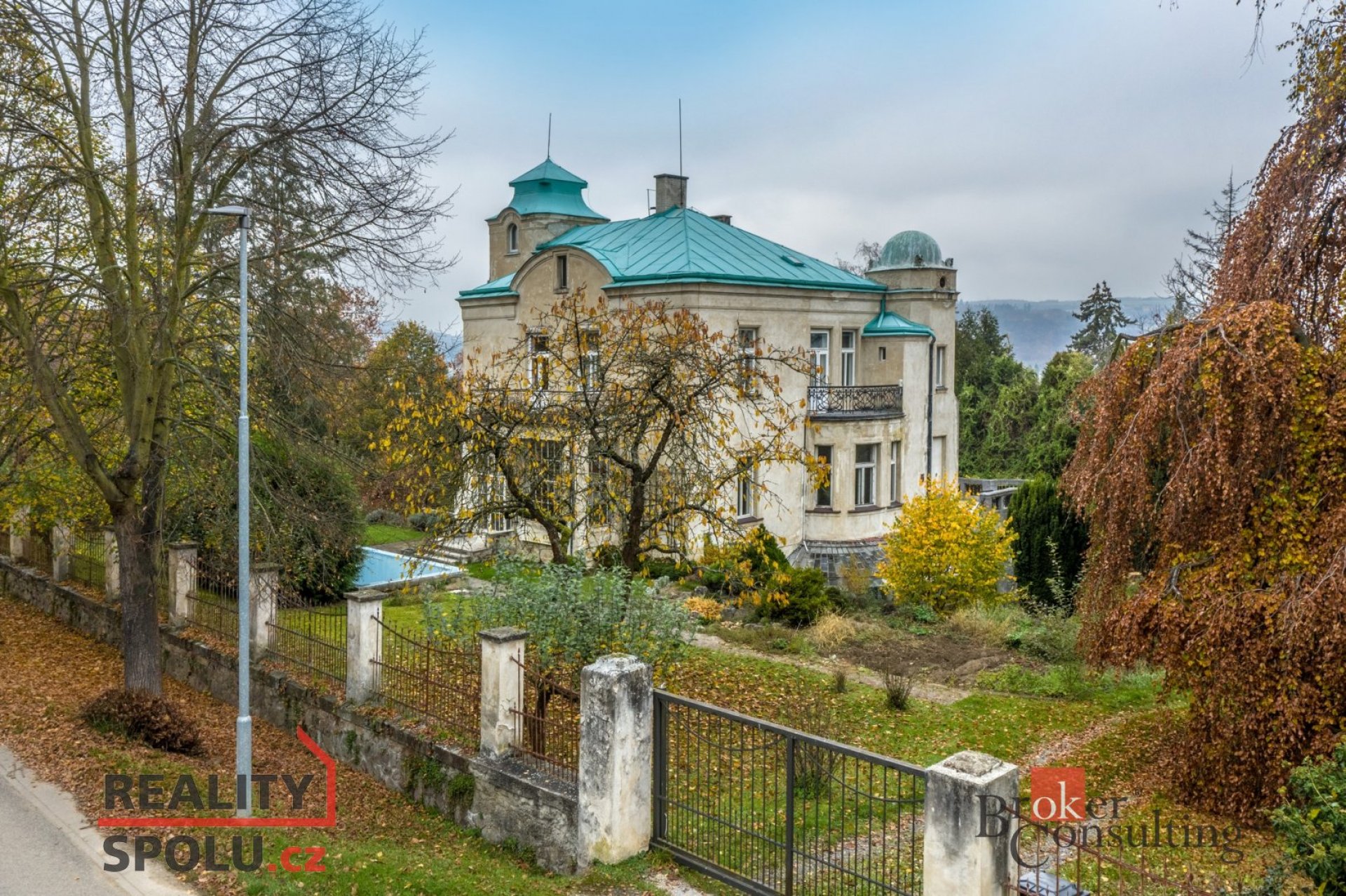 Prodej secesní vily na pozemku 2024 m2 na nejlepší adrese v Dobřichovicích