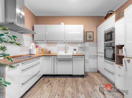 Prodej komerčního objektu, jiný, 300 m²