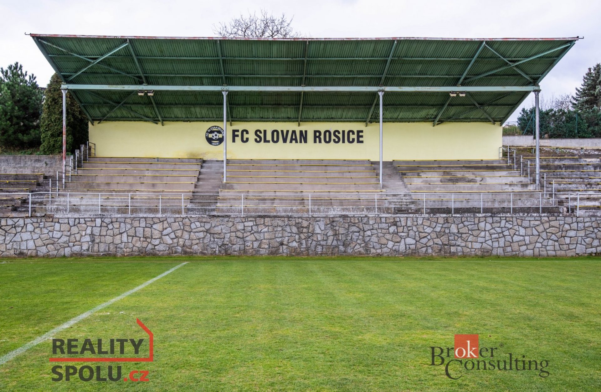 Unikátní příležitost - Fotbalový areál v Rosicích u Brna