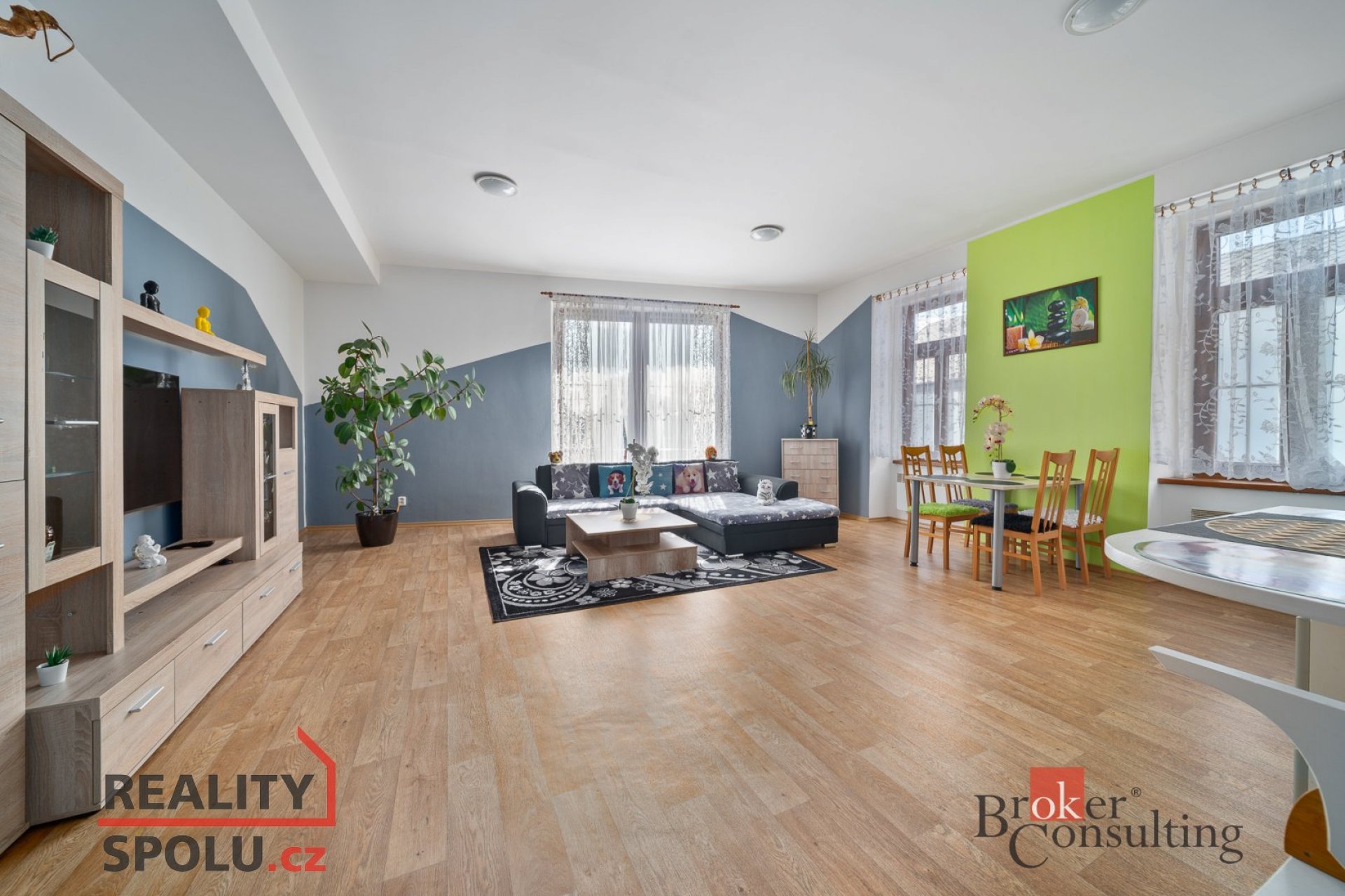 Prostorný byt 2 + kk (66 m²) jen pár kroků od náměstí 