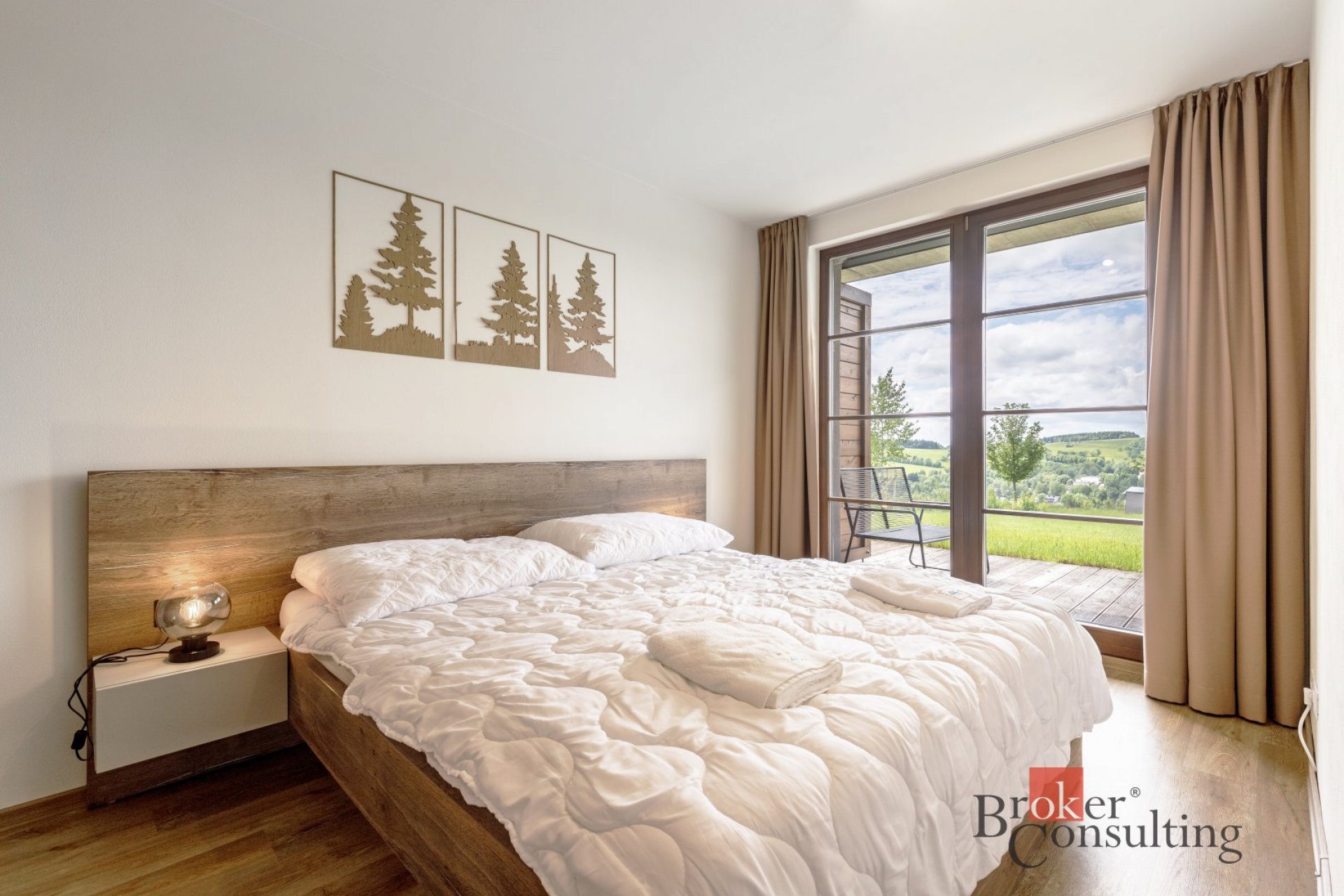 Moderní apartmán s předzahrádkou a parkovacím stáním