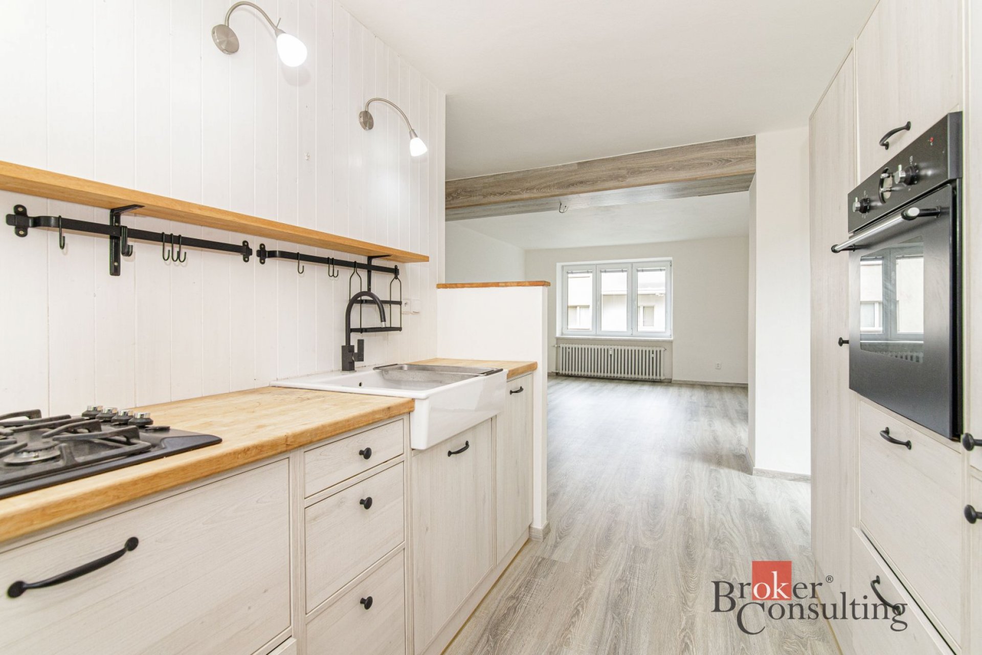 Převod dr.podílu  bytu 2+1, 3.np. na ul. Rodimcevova 2179/17 v  Ostravě Zábřehu.