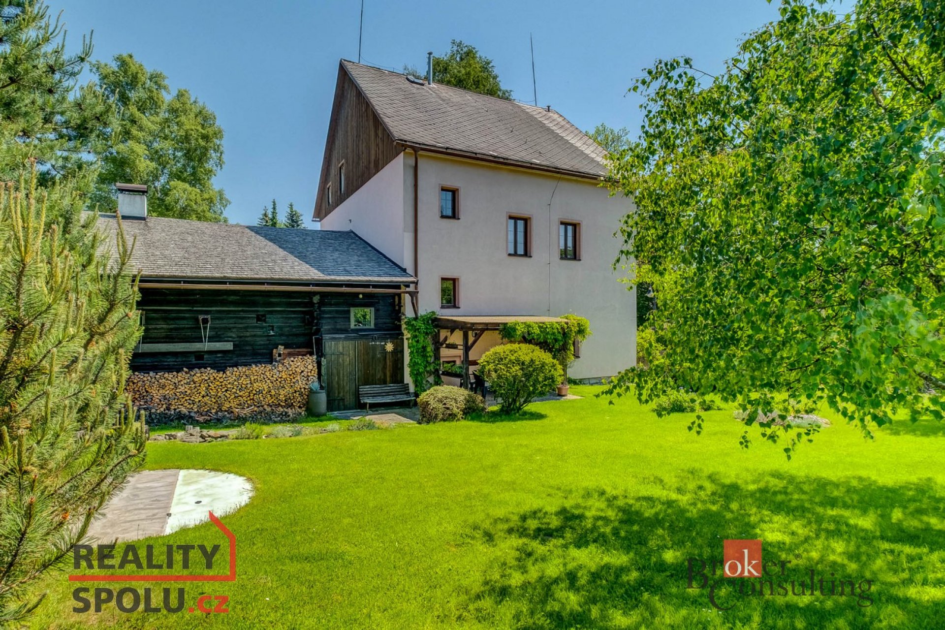 Dům o 3 bytových jednotkách