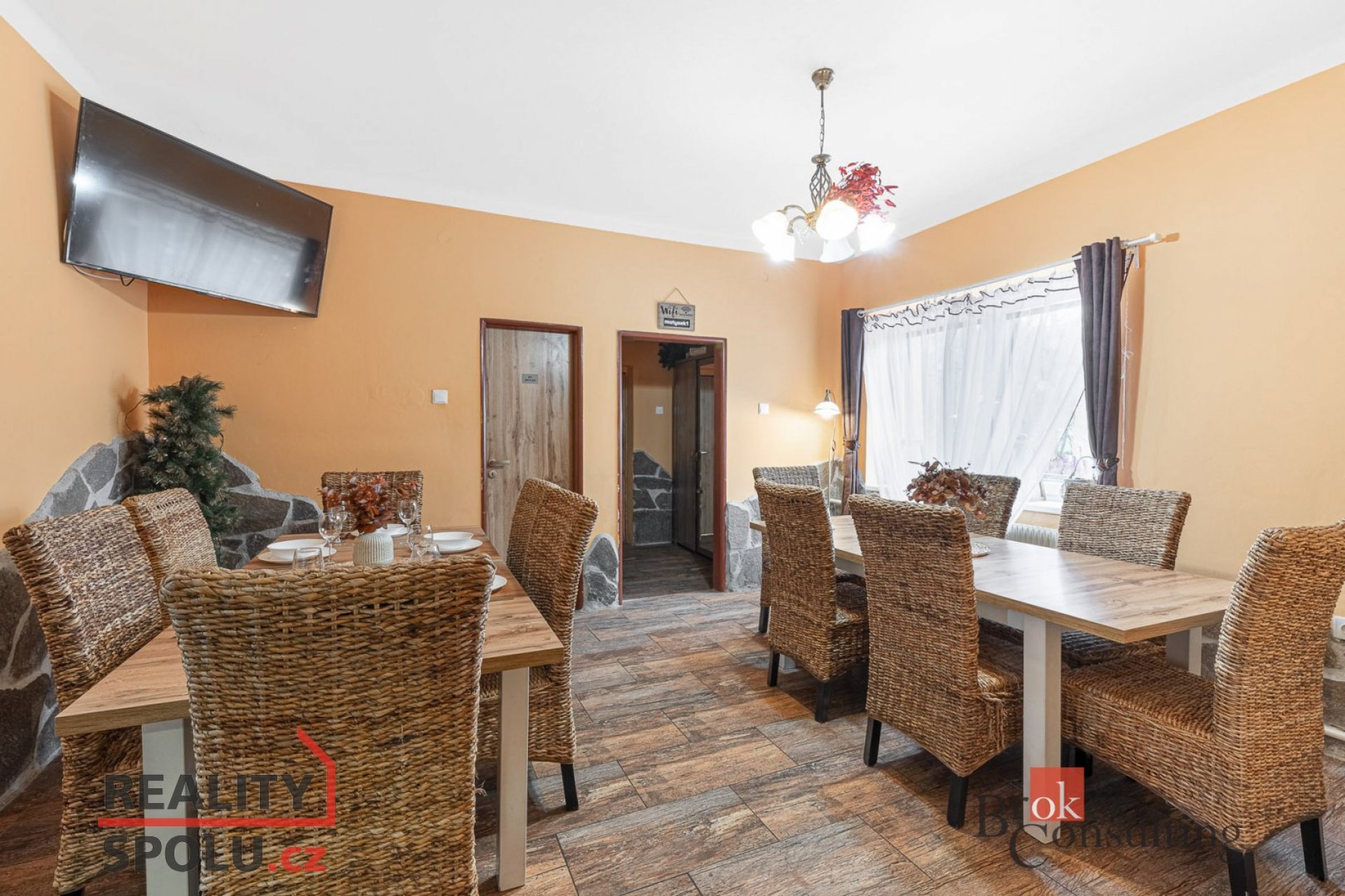 Vyhledávaný penzion s kapacitou 22 lůžek (6 apartmánů) 50 m od vleku!