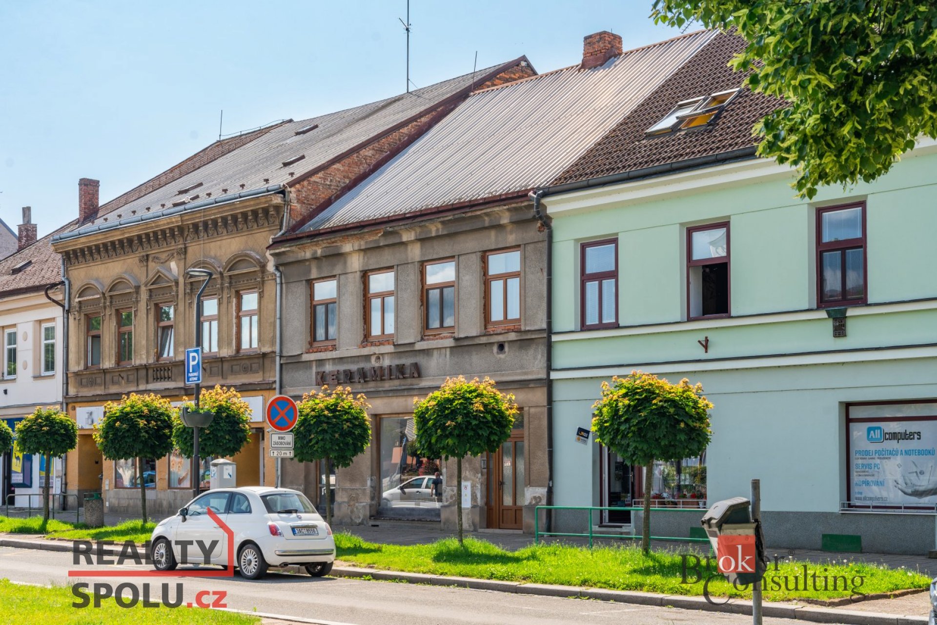 Prodej rodinného domu s komerčním prostorem v centru Třebechovic pod Orebem