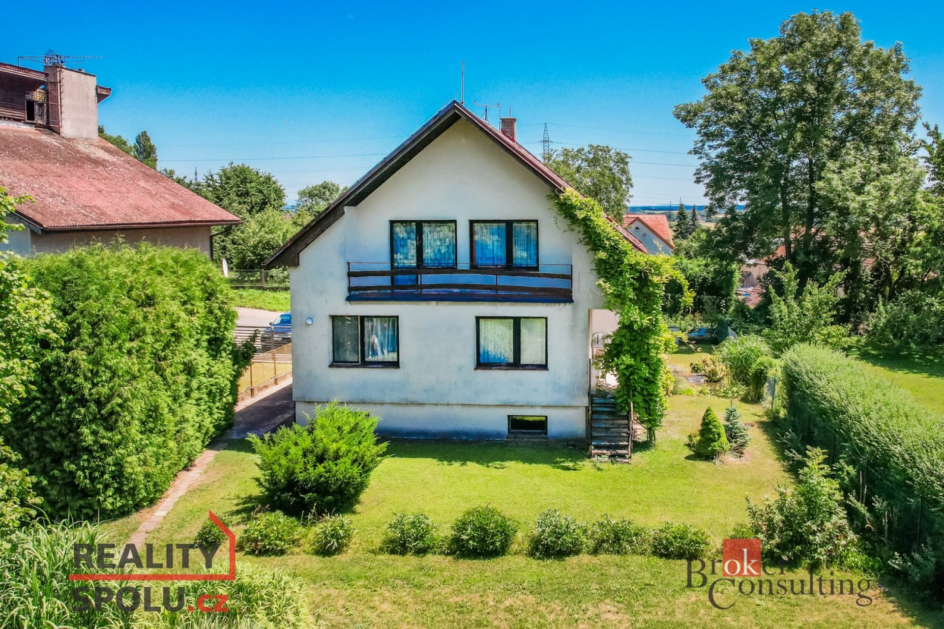 Rodinný dům se dvěma bytovými jednotkami a velkým pozemkem – 1860 m², klidná lokalita – Sendražice