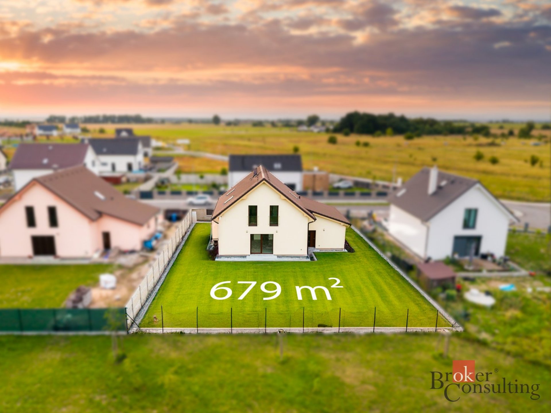 Moderní novostavba domu 5+kk, Poděbrady - Choťánky o celkové ploše 158m2 s garáží a pozemkem o výměř