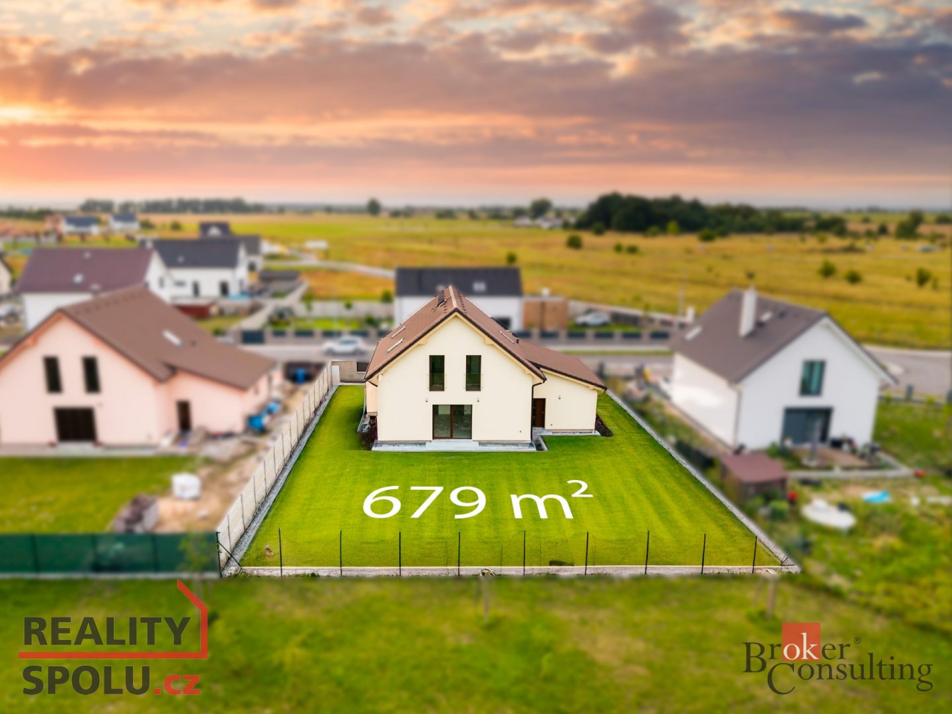 Moderní novostavba domu 5+kk, Poděbrady - Choťánky o celkové ploše 158m2 s garáží a pozemkem o výměř