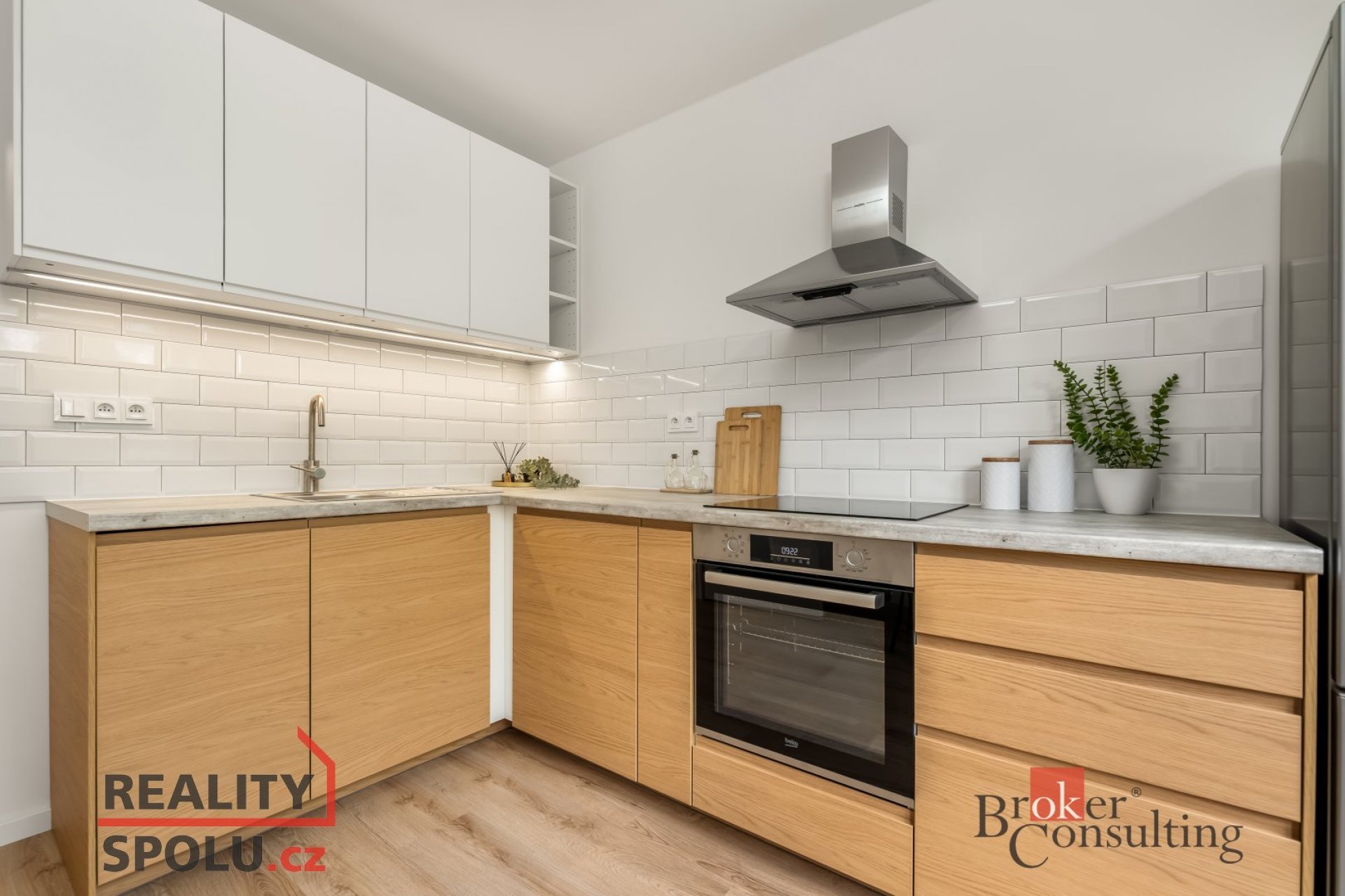 Prodej bytu 3+1 po rekonstrukci – Praha 4, Modřany, ulice Urbánkova 79 m² prostoru, lodžie, velká př