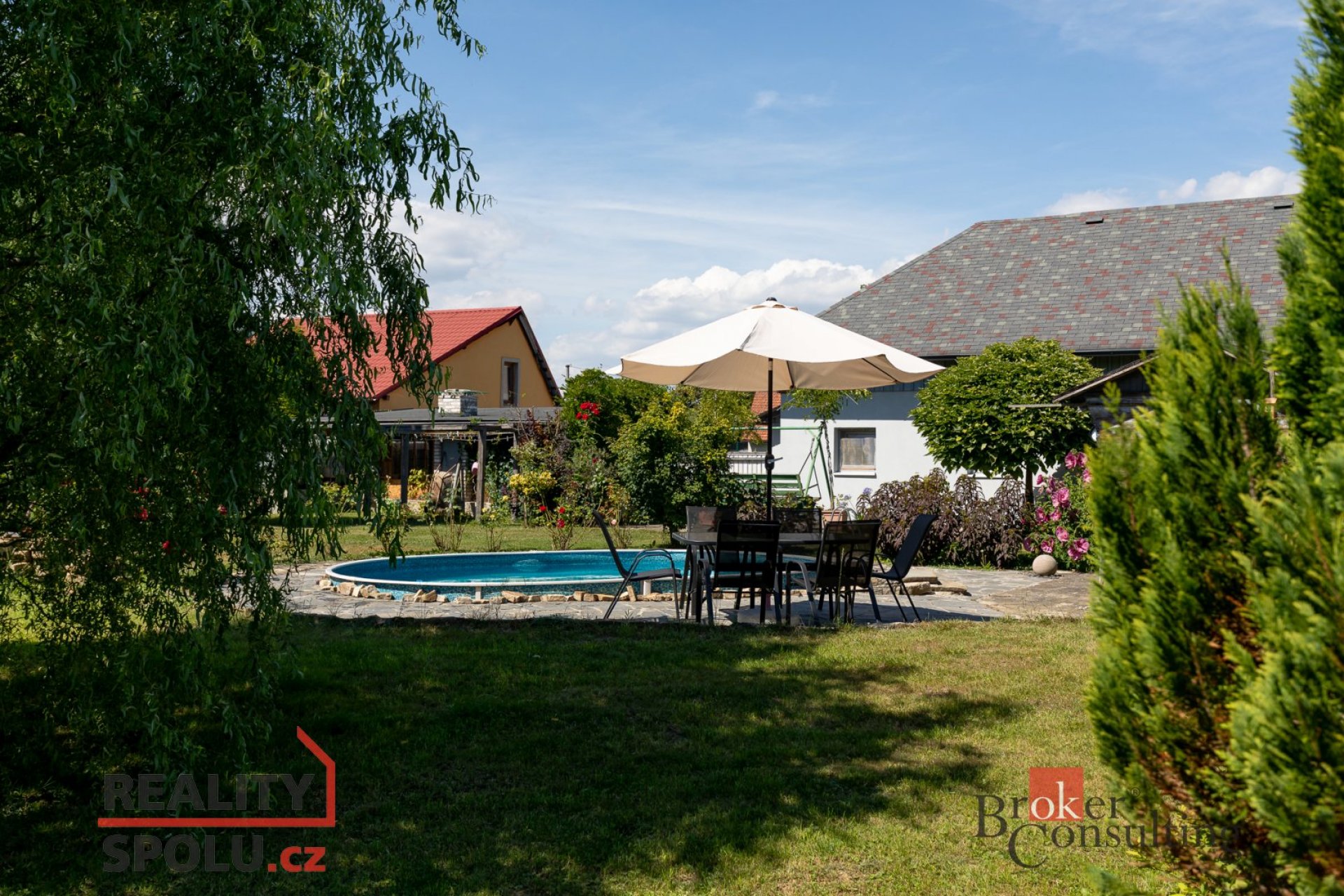 Prodej rodinného domu 4+kk, 210 m2, garáž, dílna, bazén, pozemek 1668 m2