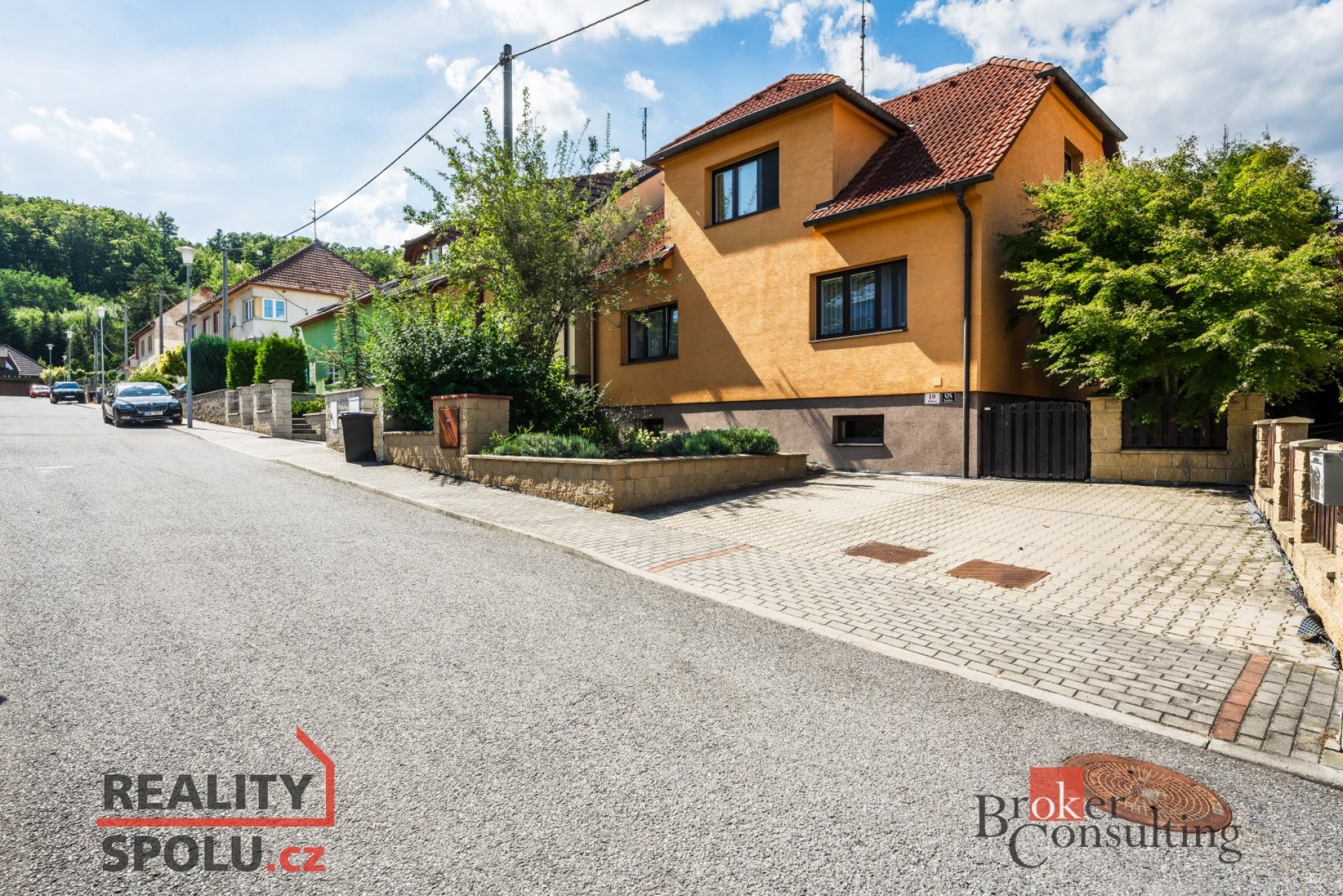 Prodej rodinného domu v Žebětíně, Brno, 222m2 uřitná plocha + pozemek 1786 m2.