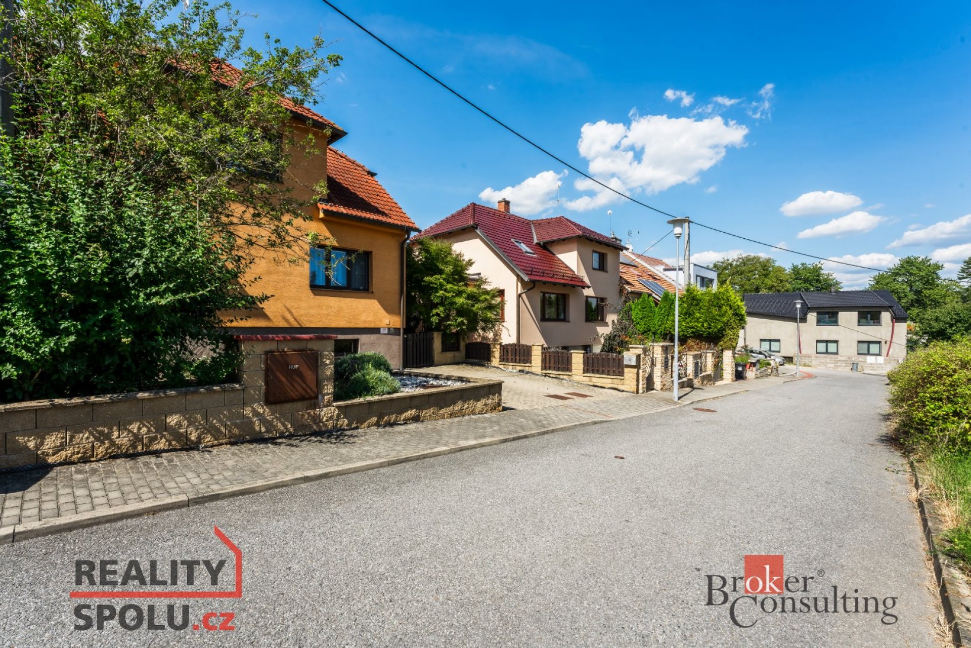 Prodej rodinného domu v Žebětíně, Brno, 222m2 uřitná plocha + pozemek 1786 m2.