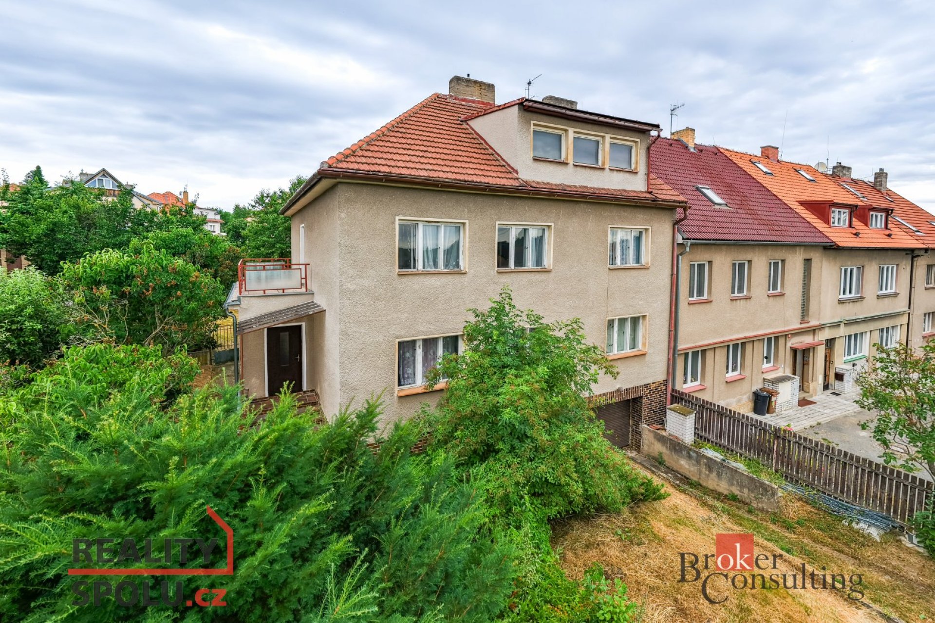 Prodej rodinného domu – Praha 6 Nebušice, ul. Nad Želivkou 248 m² užitné plochy, projekt na 3 bytové