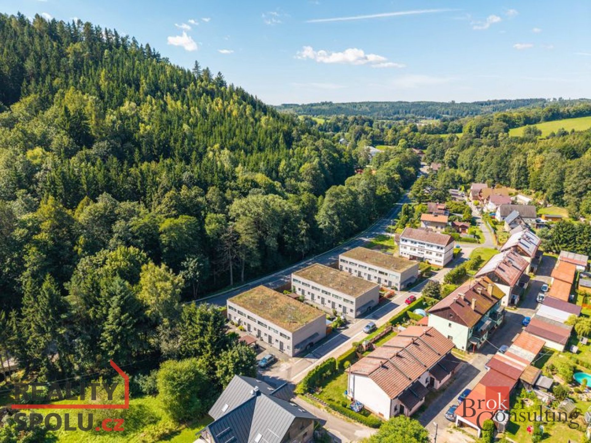 Krajní řadový dům 3+kk s kouzelnou zahrádkou – ideální domov i investice v srdci Krkonoš