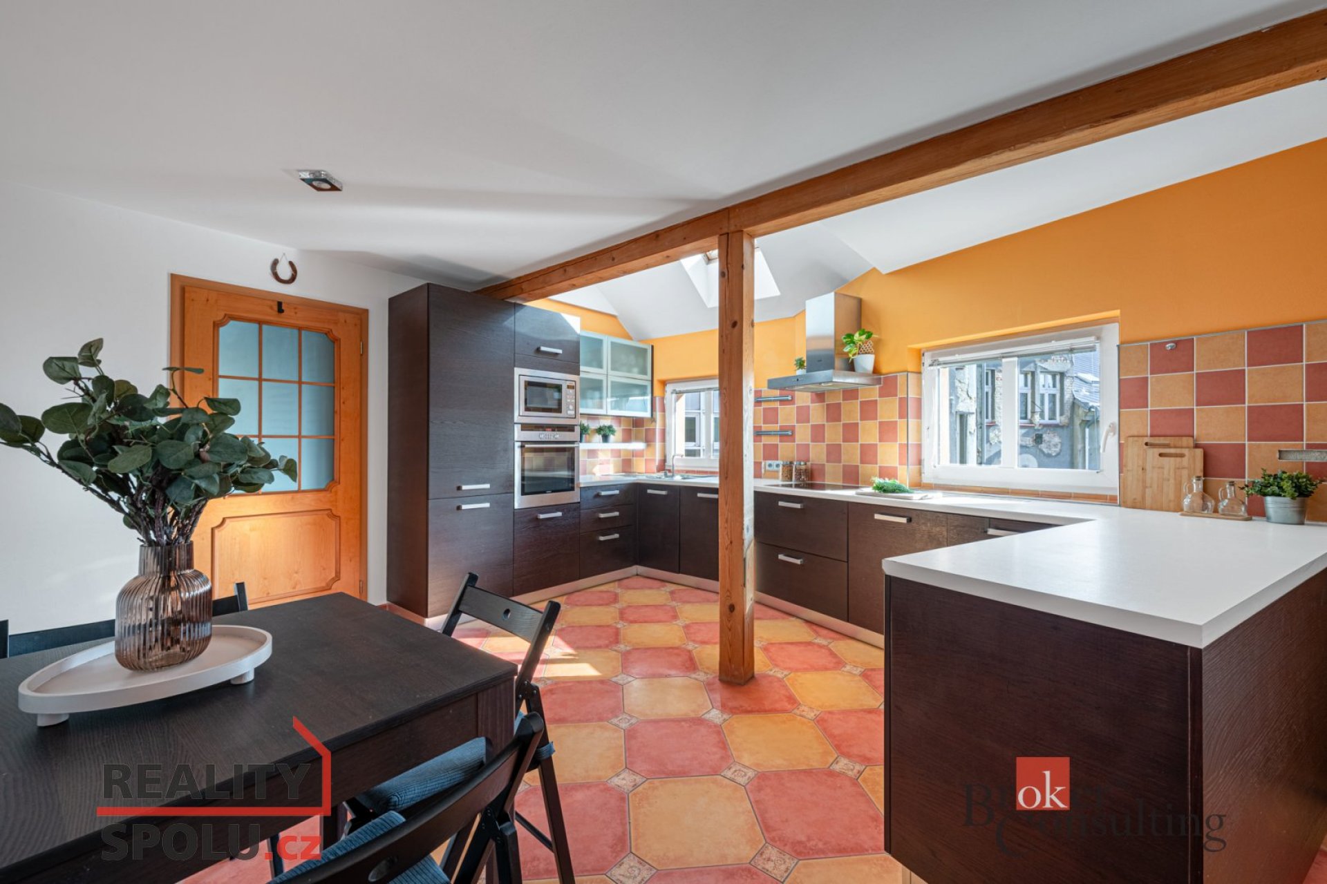 Prodej mezonetového bytu 4+1 – Jablonec nad Nisou, ul. Podhorská 156 m² prostoru, cihlový dům, dvě k