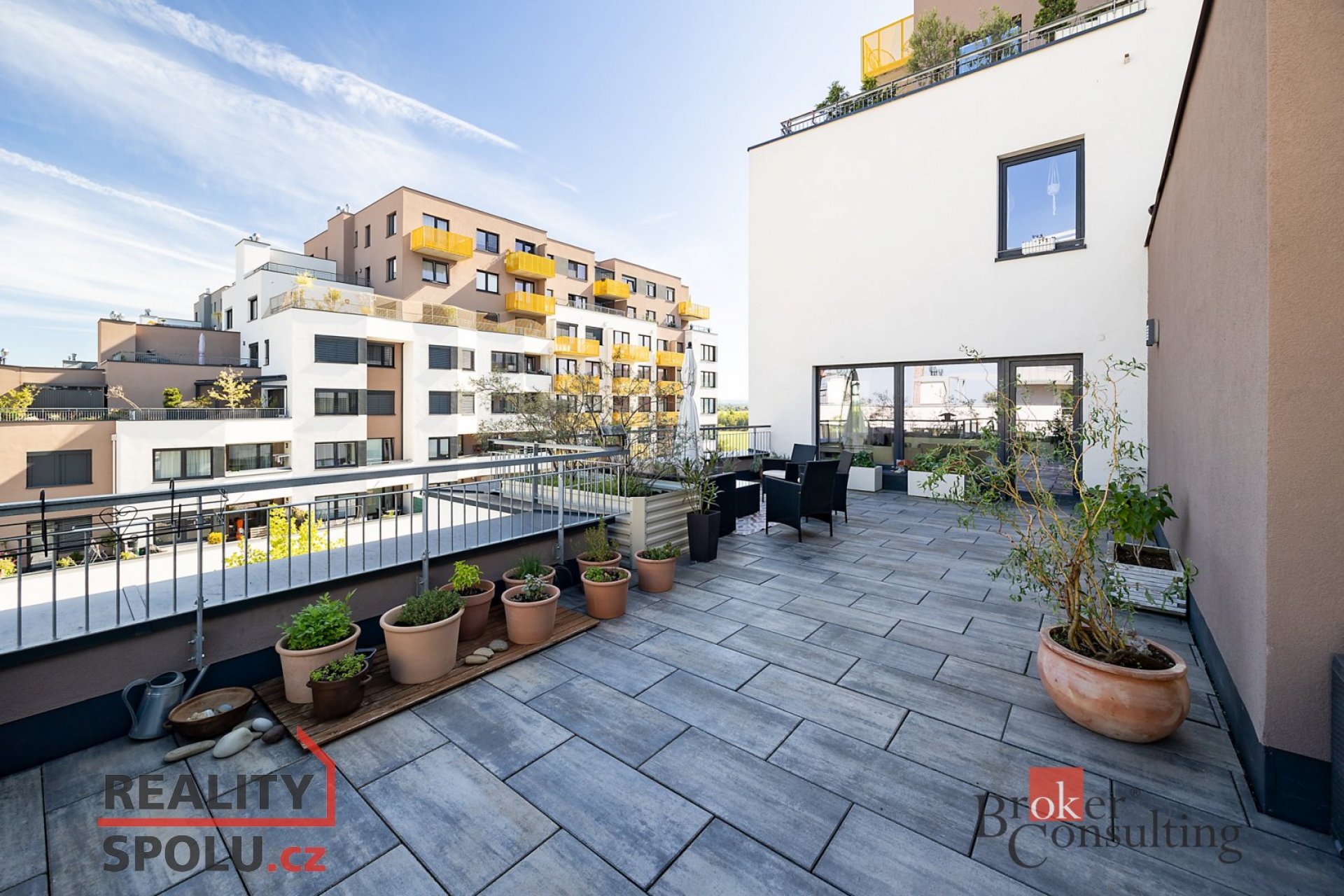 Prodej krásného 3+kk s rozlehlou terasou v novostavbě v projektu Malý Háj (Praha-Dolní Měcholupy)