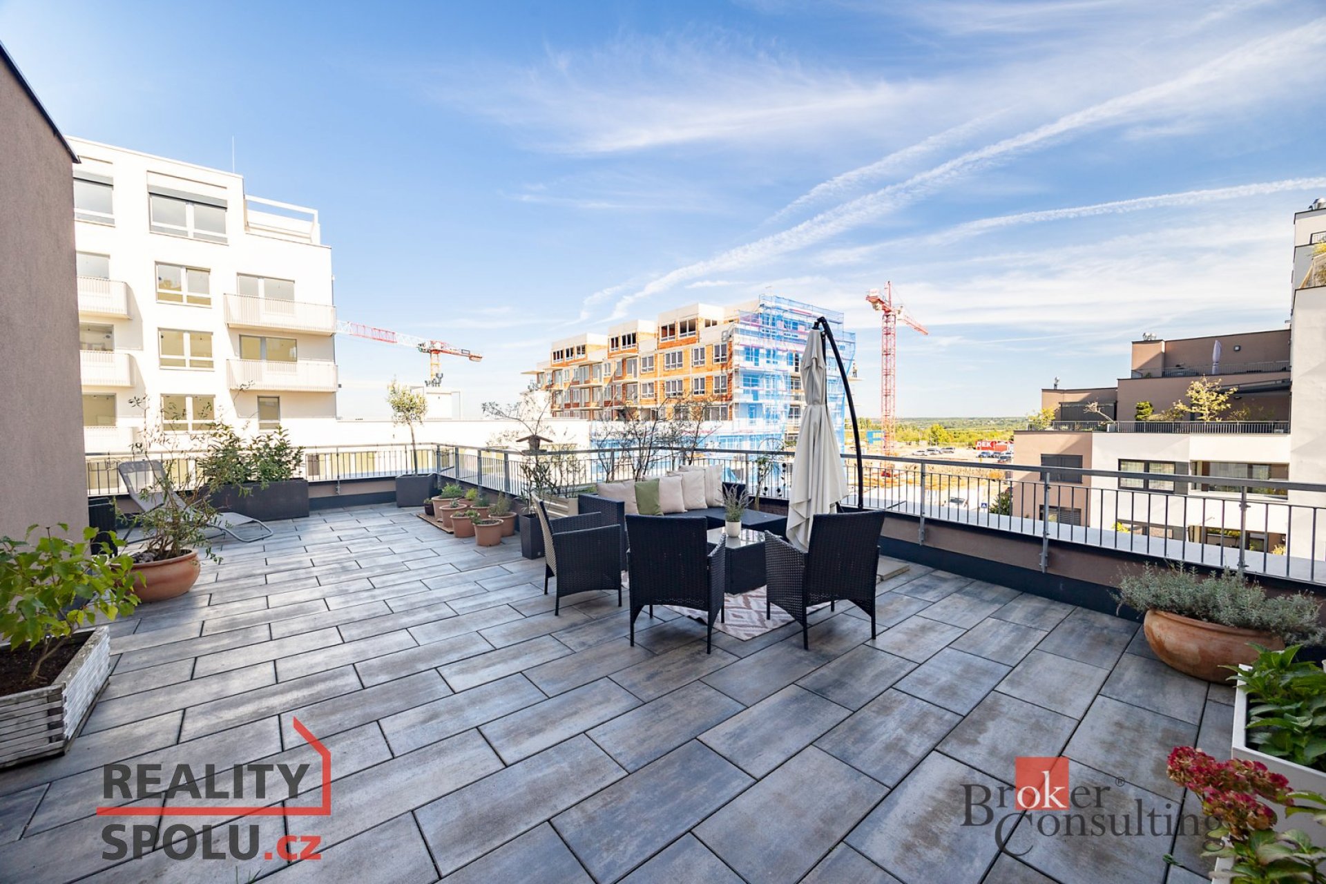 Prodej krásného 3+kk s rozlehlou terasou v novostavbě v projektu Malý Háj (Praha-Dolní Měcholupy)