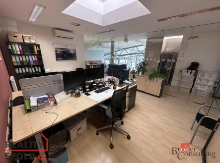 Pronájem komerčního objektu, administrativní budova, 22 m²
