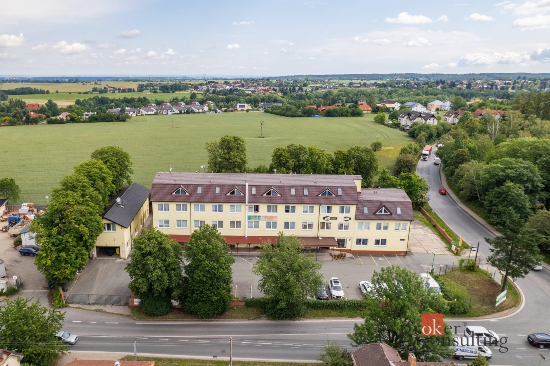Prodej, komerční/ubytování, 2619 m2, Černokostelecká 422/5, Radošovice, 25101 Říčany, Praha-východ [