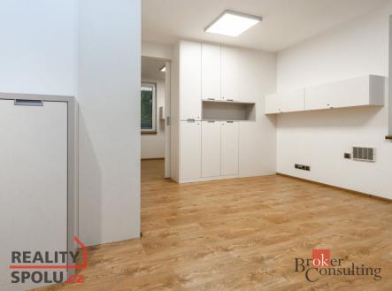 Pronájem komerčního objektu, administrativní budova, 29 m²