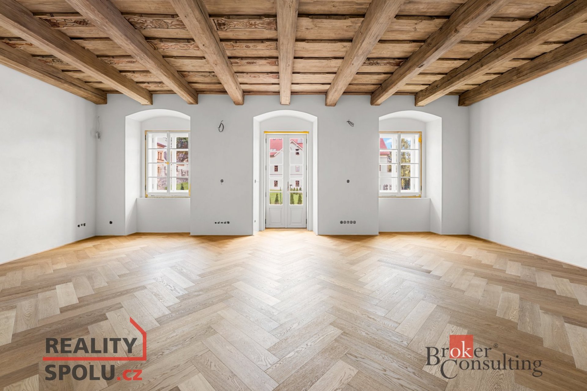 Zámecký byt s rozlehlou předzahrádkou