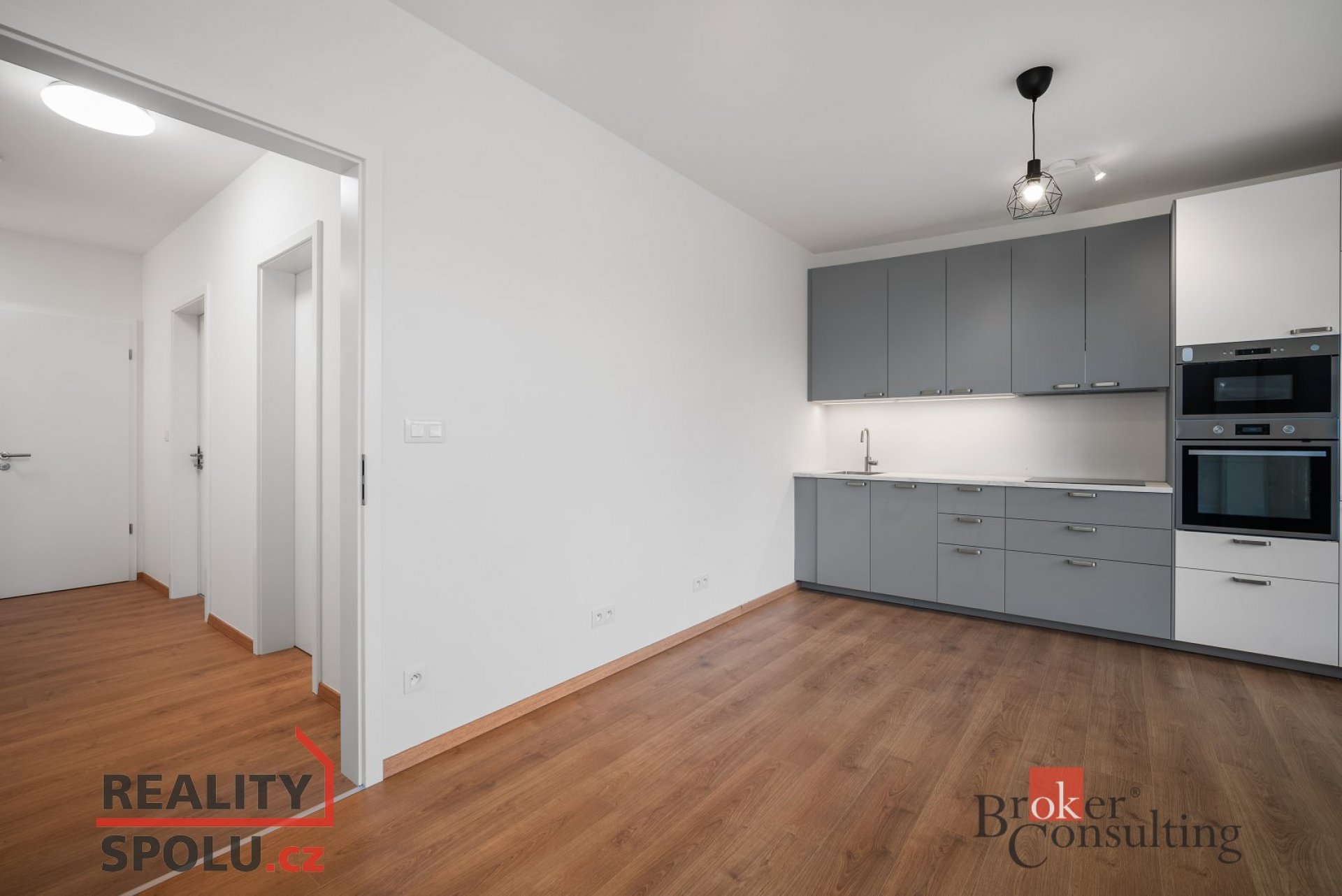 Luxusní byt 2+kk se dvěmi balkony ihned volný k pronájmu!