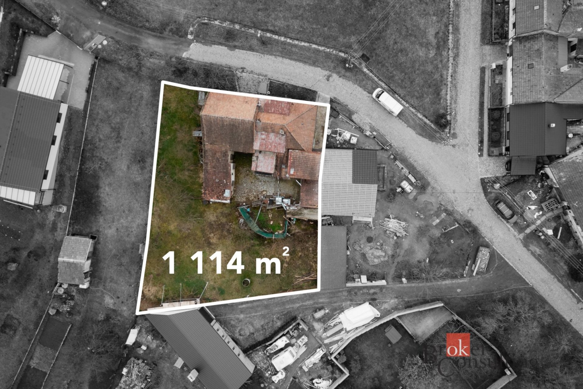 Stavební pozemek 1 114 m² s původní zástavbou – snížení ceny o 600 000 Kč