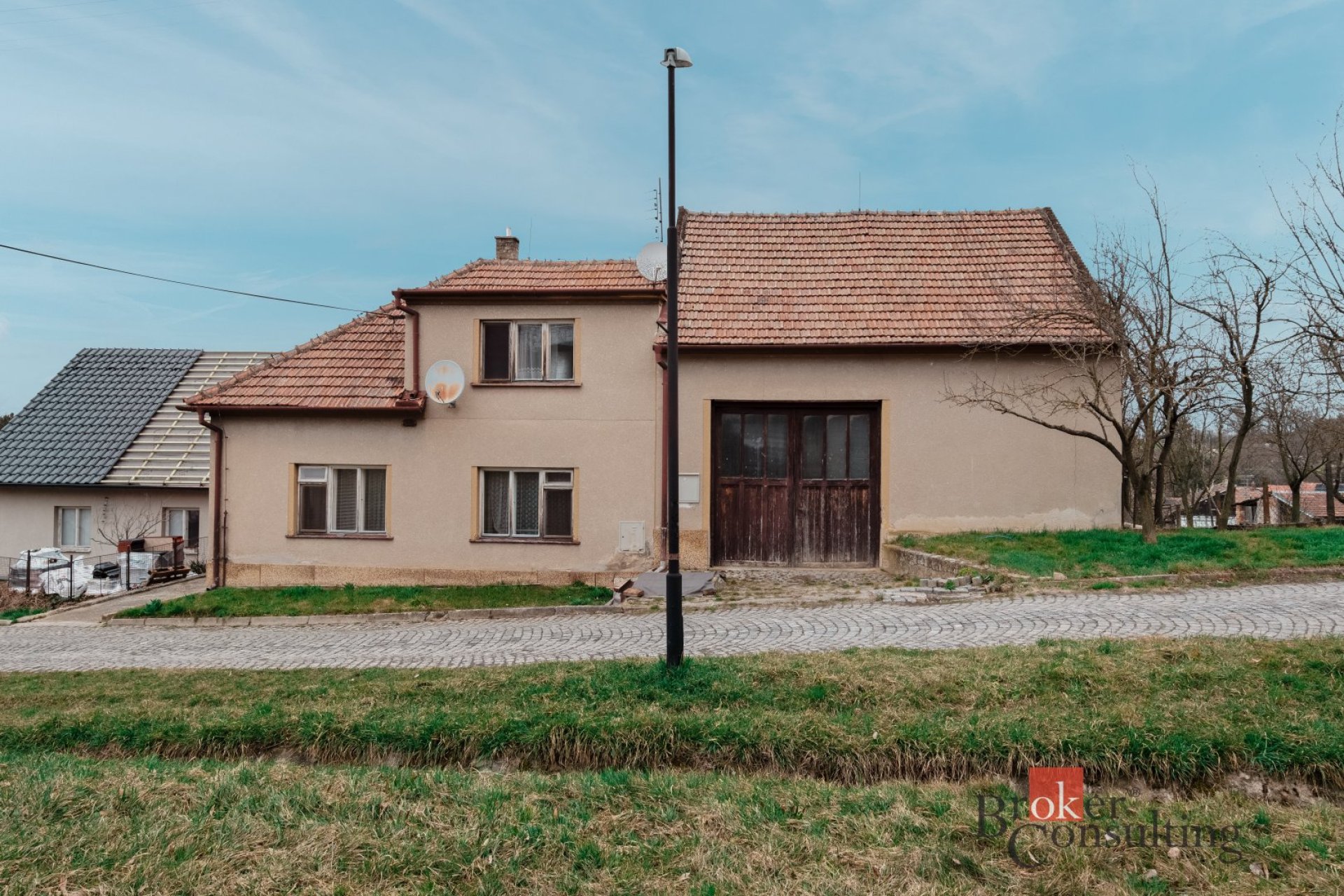 Stavební pozemek 1 114 m² s původní zástavbou