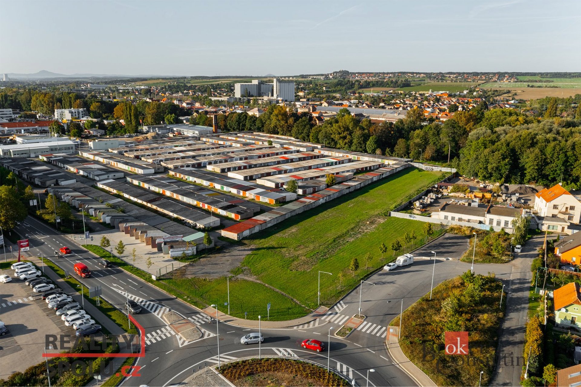 Rozsáhlý pozemek ke komerčnímu využití
