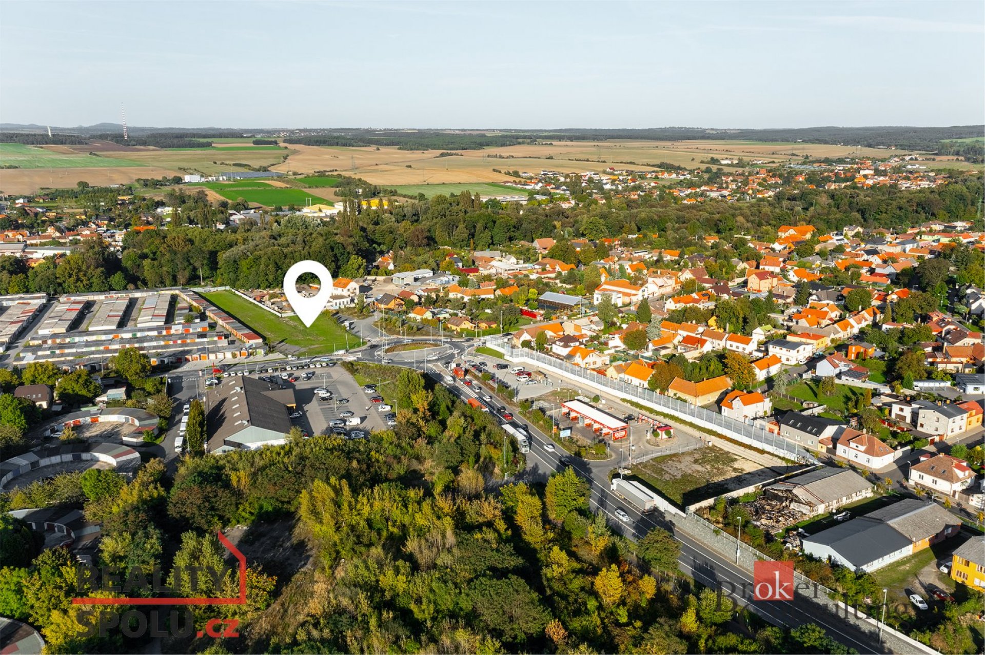 Rozsáhlý pozemek ke komerčnímu využití