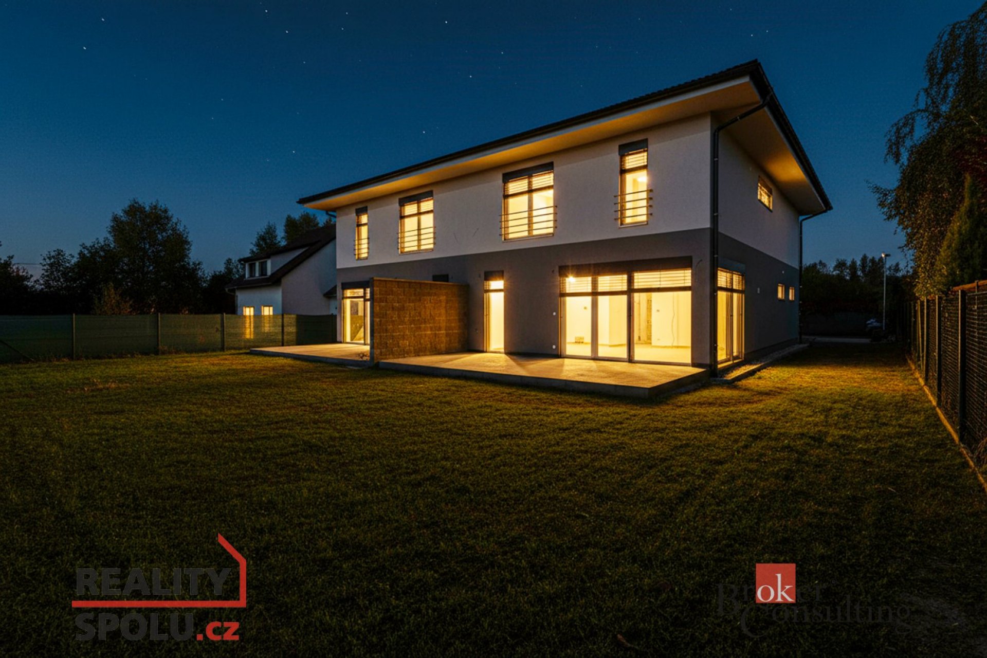 Prodej novostavby rodinného domu/bytu 5+kk, 160m² plochy s garáží, z roku 2025, 30 minut východně od