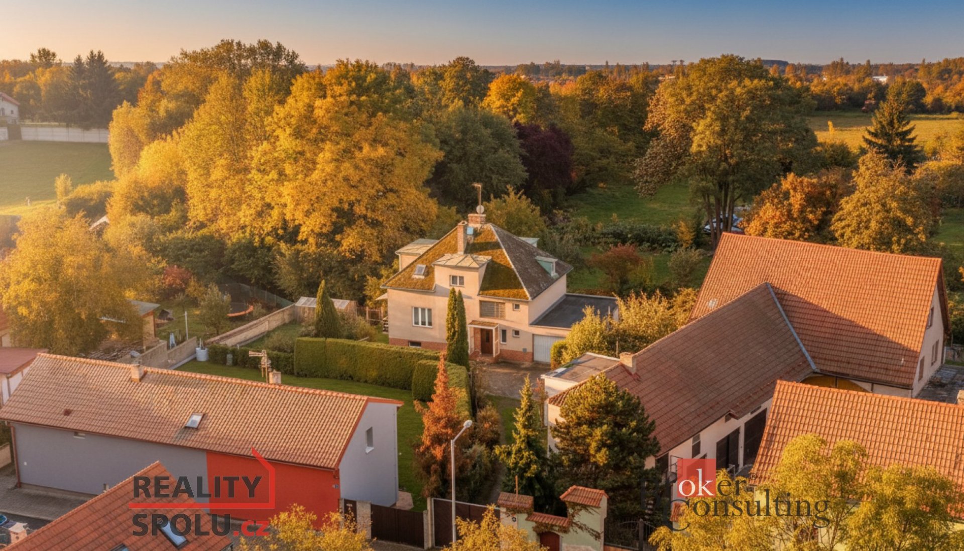 Bydlení jako na vesnici přitom na Praze 5 - krásný pozemek 1074m2 s domem