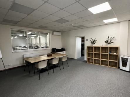 Pronájem komerčního objektu, sklad, 781 m²