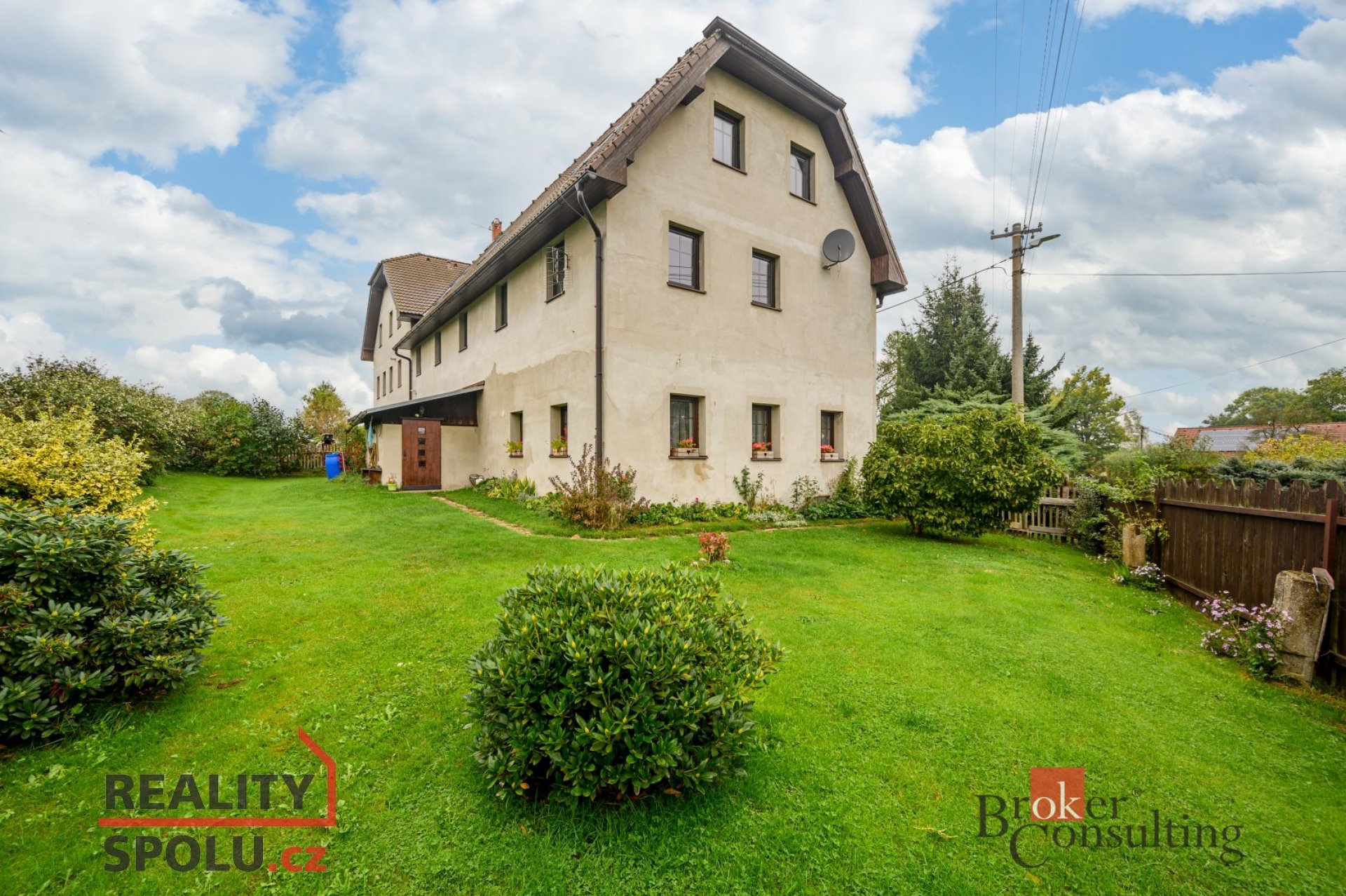 Rodinný dům s možností úpravy na bytový dům o 6-ti bytech.