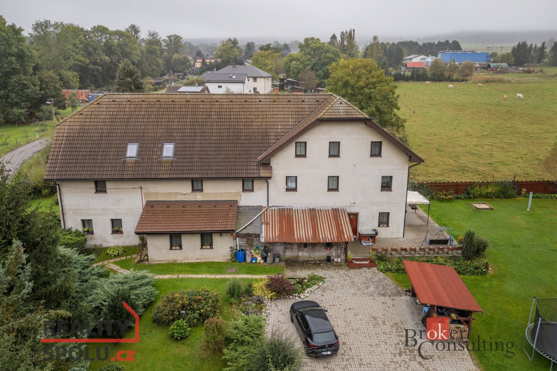 Rodinný dům s možností úpravy na bytový dům o 6-ti bytech.