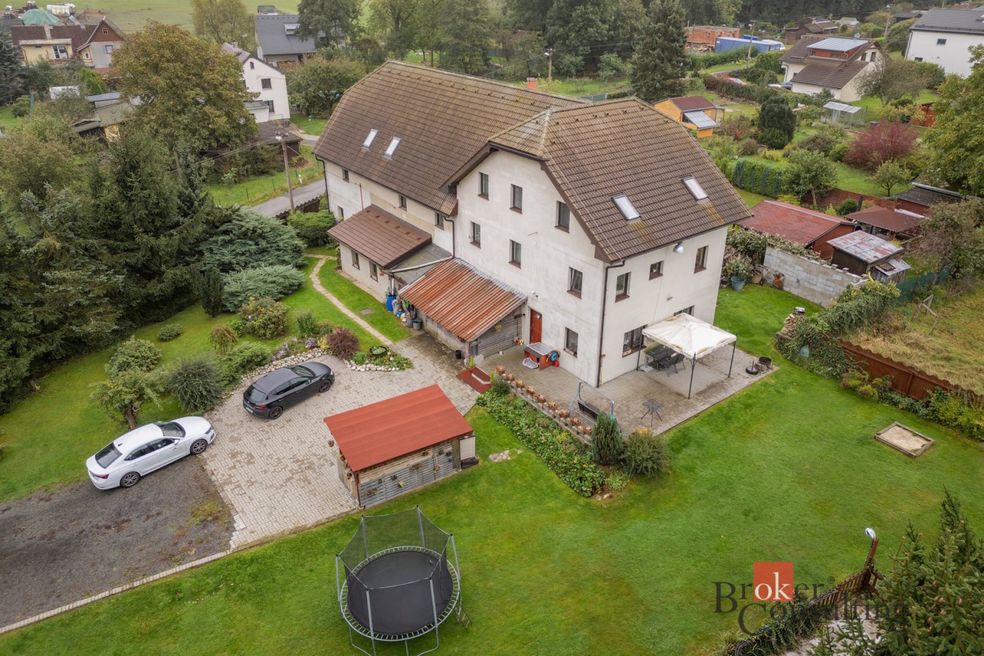 Rodinný dům s možností úpravy na bytový dům o 6-ti bytech.