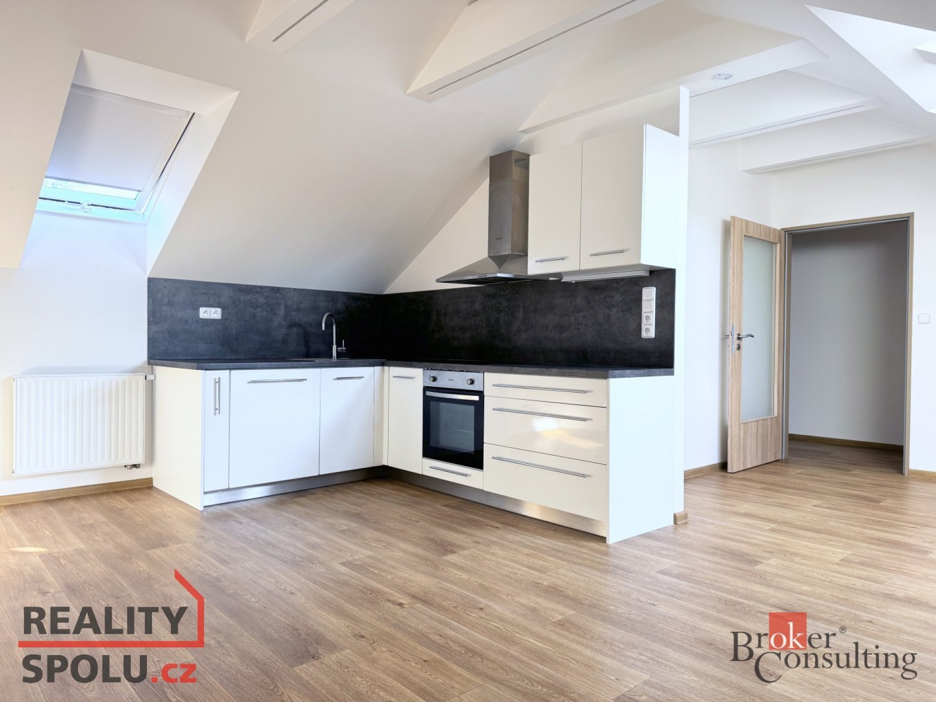 Pronájem podkrovního bytu 2+kk se zahradou náměstí Slezského odboje, Opava