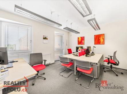 Pronájem komerčního objektu, administrativní budova, 66 m²