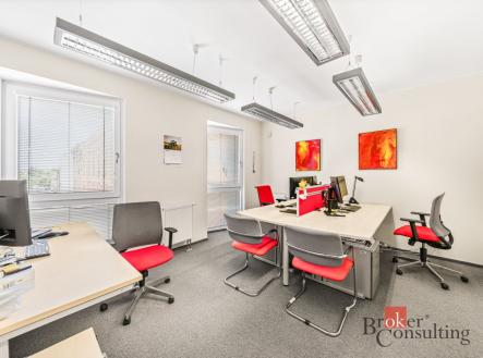 Pronájem komerčního objektu, administrativní budova, 54 m²