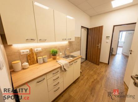 Pronájem komerčního objektu, jiný, 99 m²