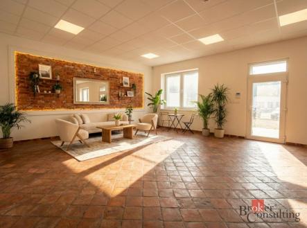 Pronájem komerčního objektu, jiný, 99 m²