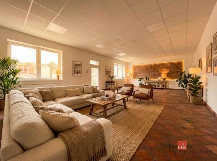 Pronájem komerčního objektu, jiný, 99 m²