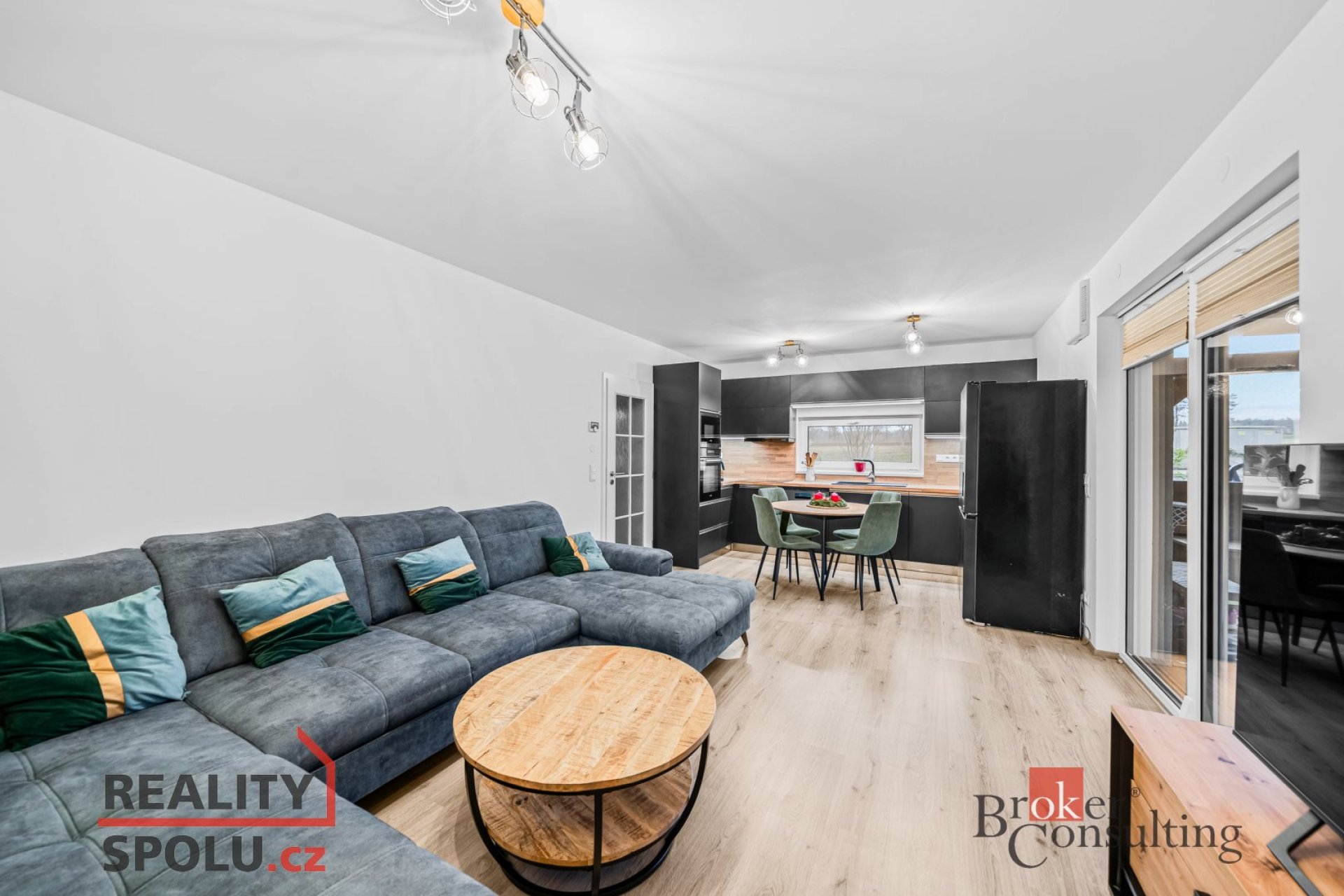 Rohový rodinný dům se zahradou