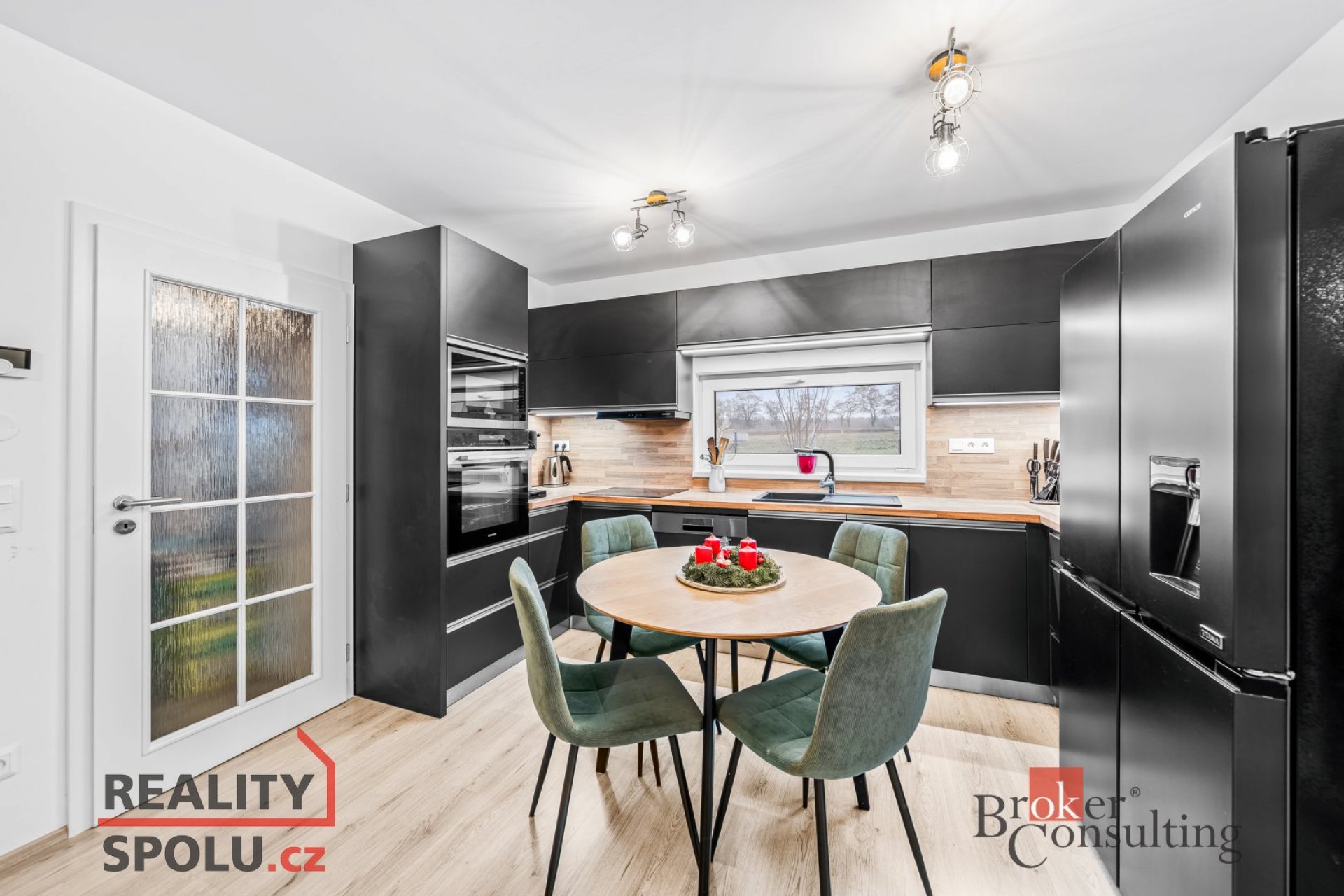 Rohový rodinný dům se zahradou