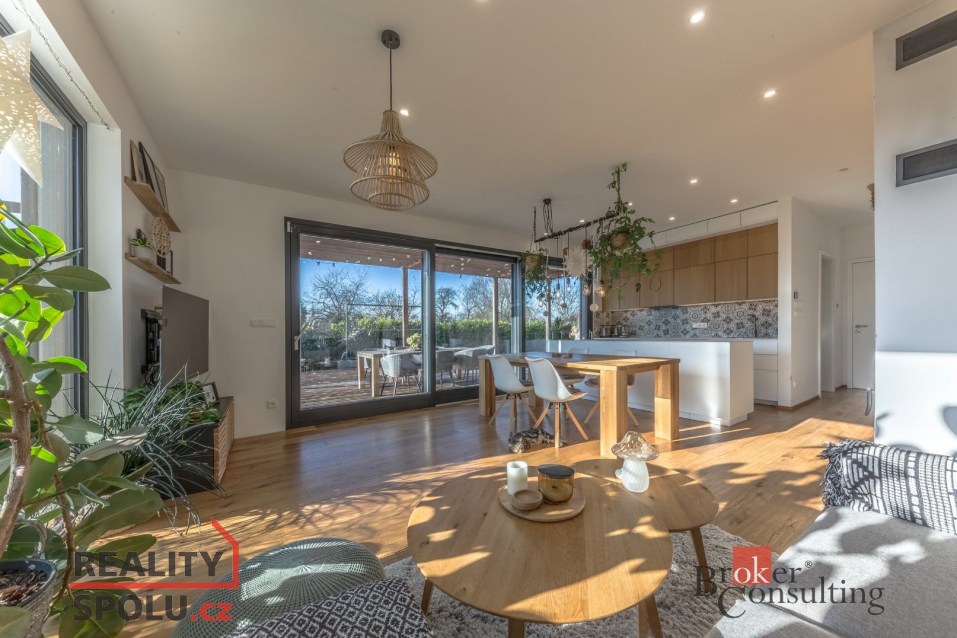 Moderní dům 5kk, 140 m2, pozemek 1.005 m2, v harmonii s přírodou – Zdiby, Brnky