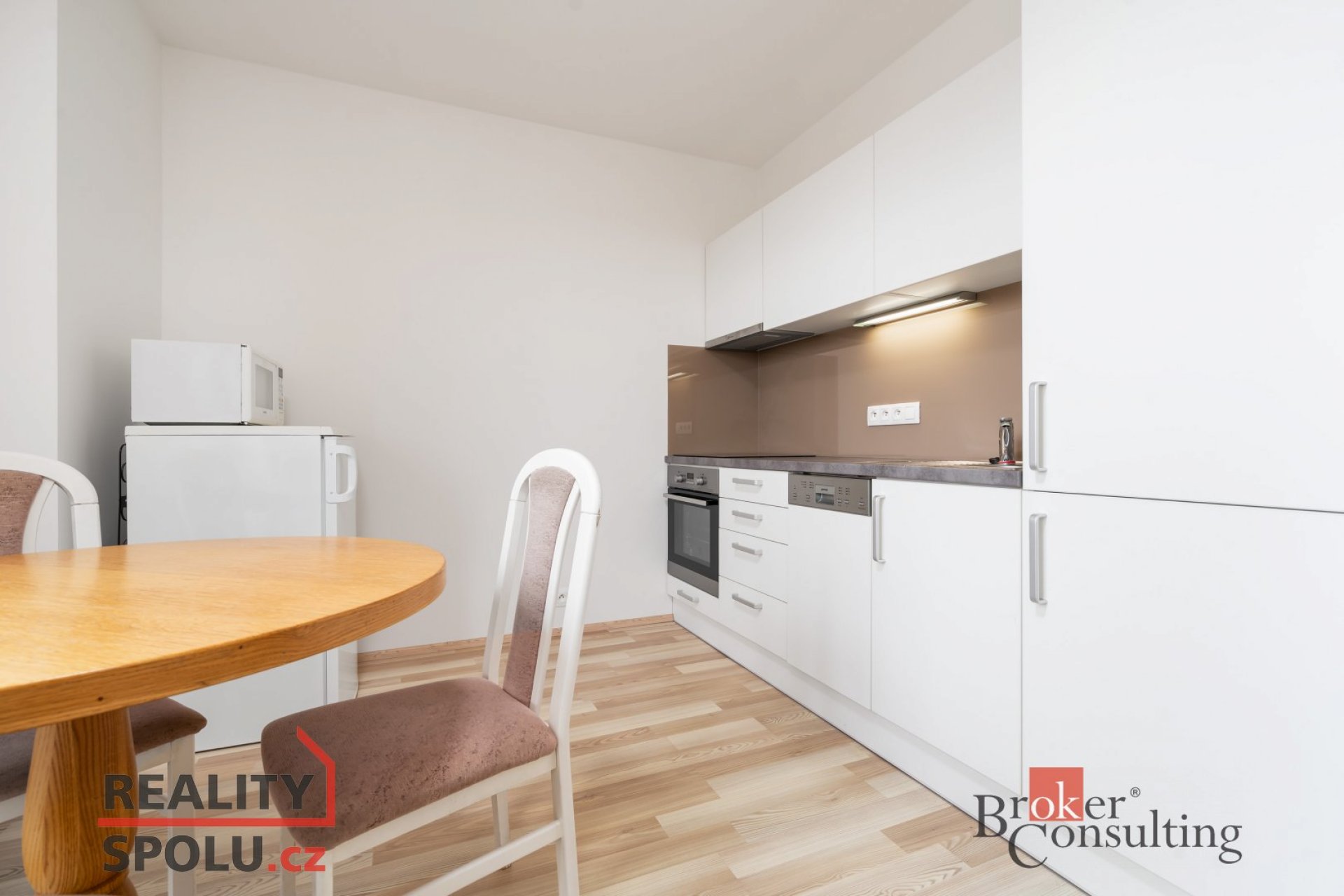 Pronájem byt  1+1 s předzahrádkou + parkovací stání, Zuč-Senec