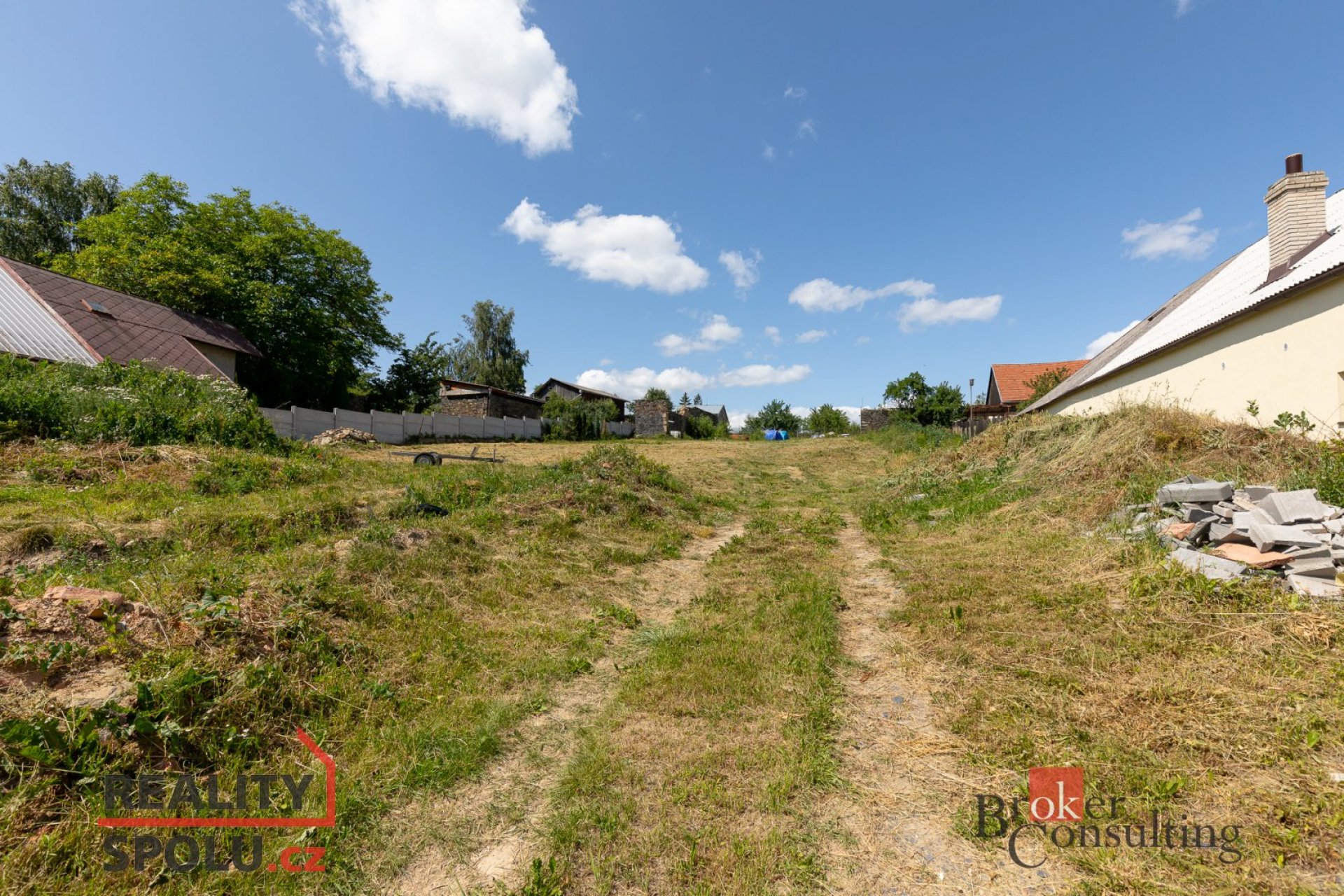 Prodej stavebního pozemku 2284 m2, Deštné