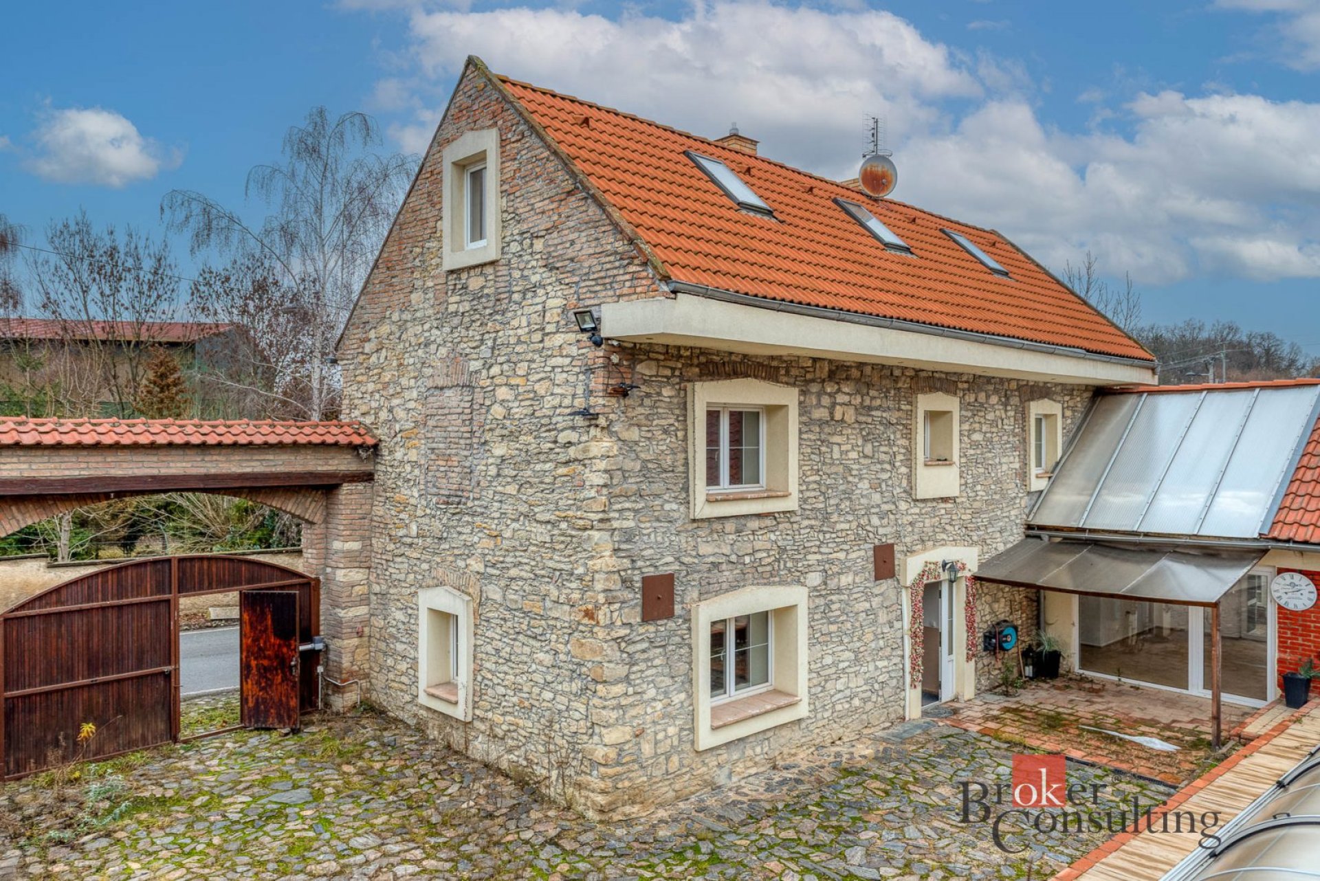Statek za cenu pražského bytu. Příležitost pro váš život i podnikání.