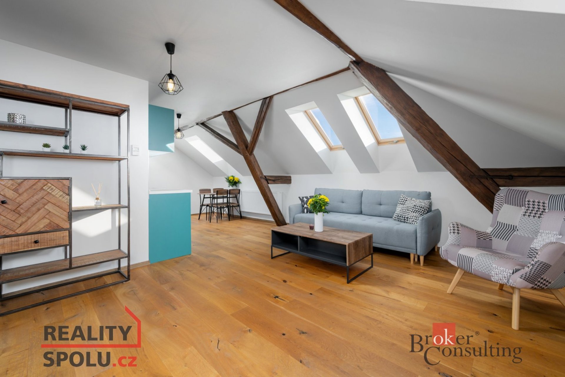 Prostorný podkrovní byt 2+kk včetně vybavení v centru Jablonného v Podještědí